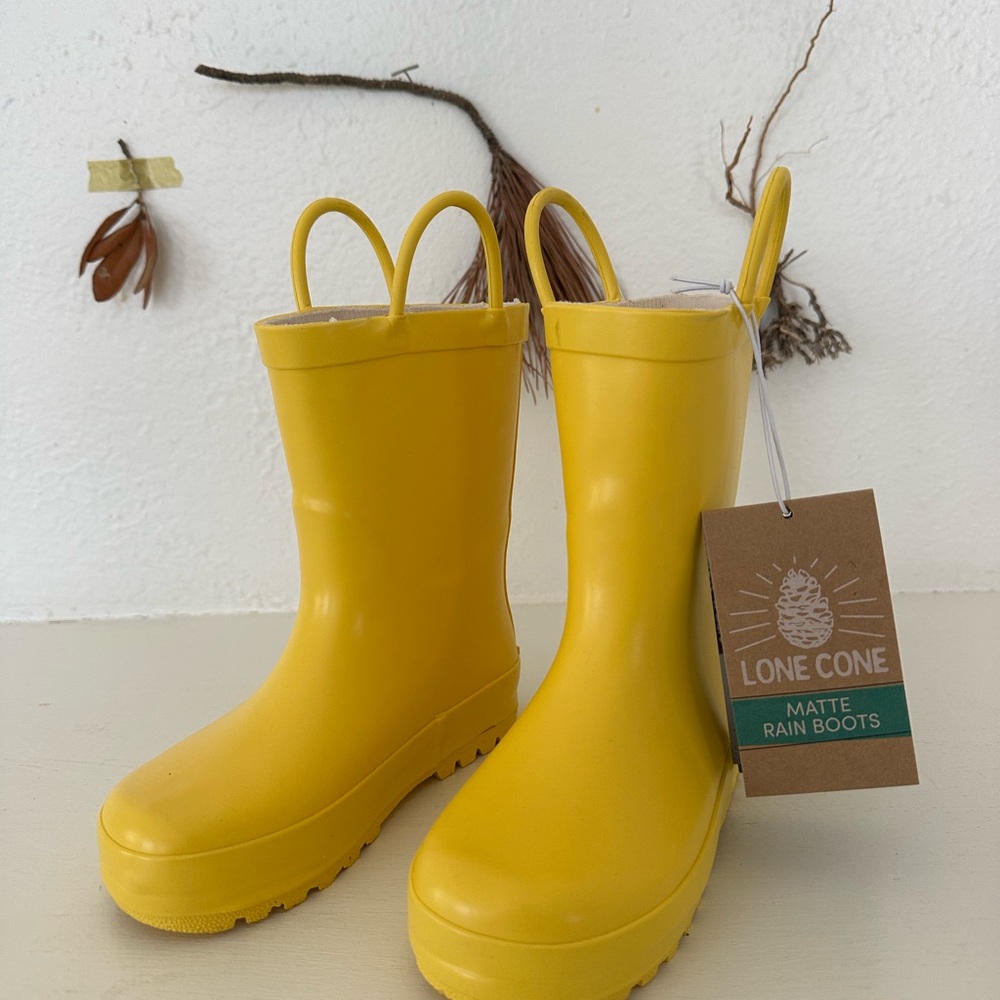 Lone Cone Yellow Matte Rain Boots, Toddler size 9
